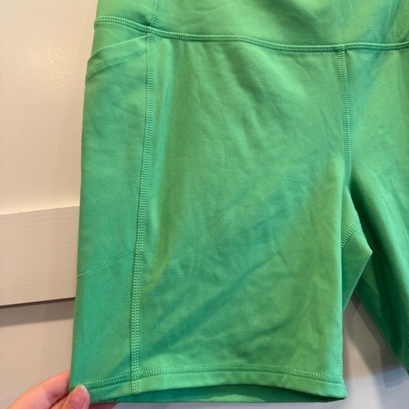 DSG Women's Vibrant Green Bike Shorts - Picture 3 of 6